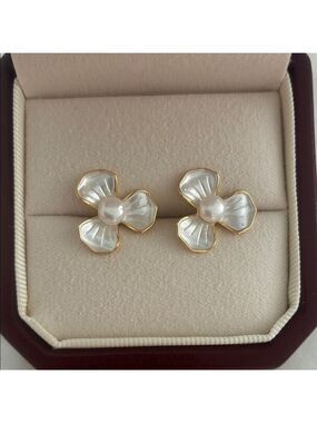 Elegant Gold and Silver Flower Earrings